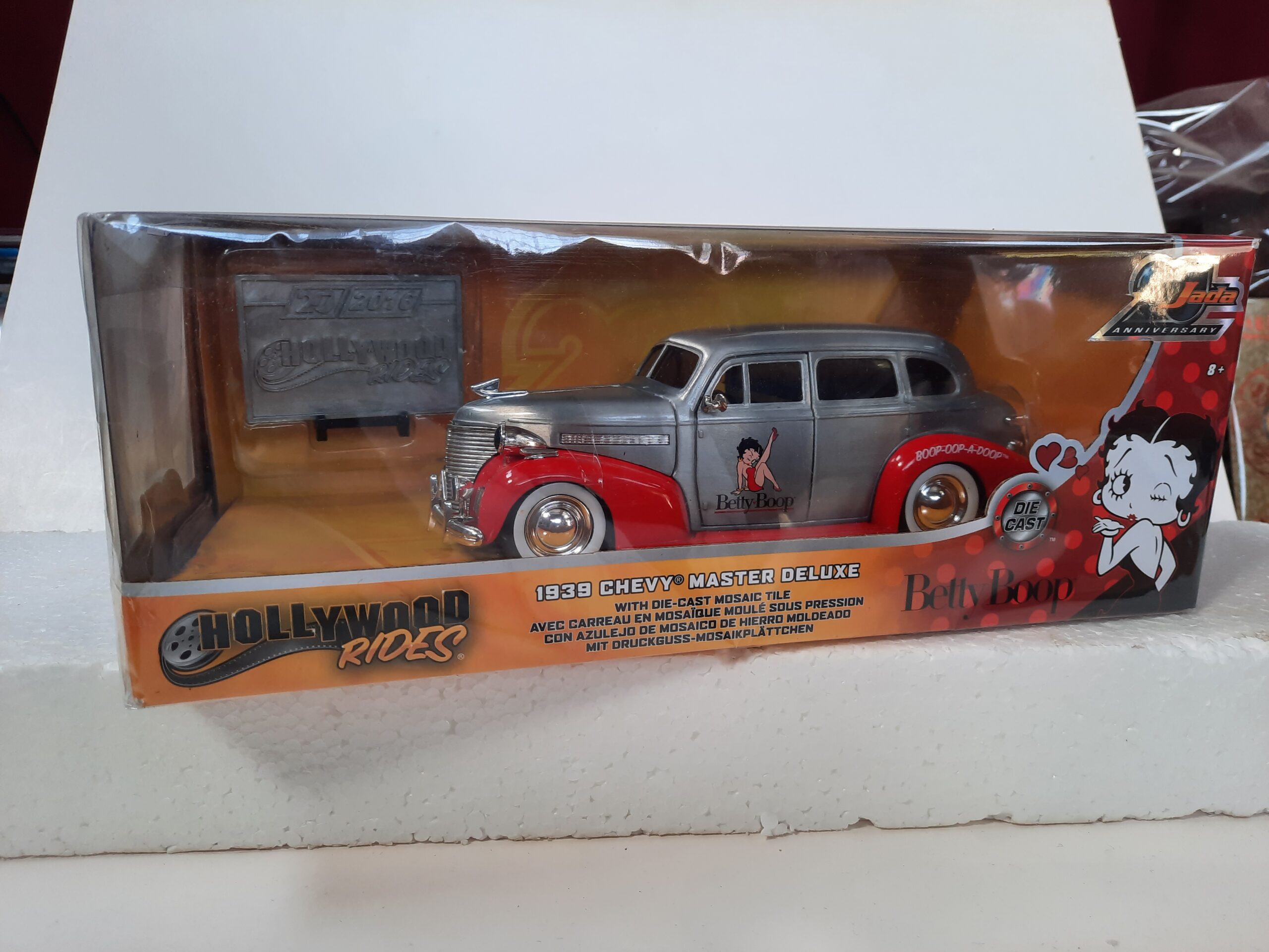 Betty Boop Hollywood Rides 1939 Chevy Master Deluxe 20th Jada 